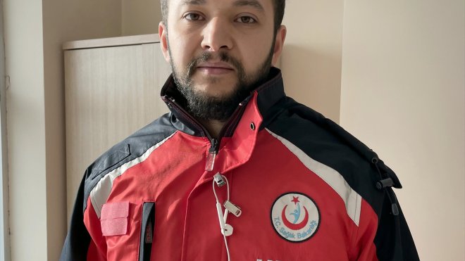 Sağlık görevlisi Adıyaman'da bir çocuğun enkazdan kurtarılma anını anlattı