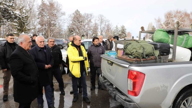 Atatürk Üniversitesinde görevli 45 kişi deprem bölgesine yardım için yola çıktı