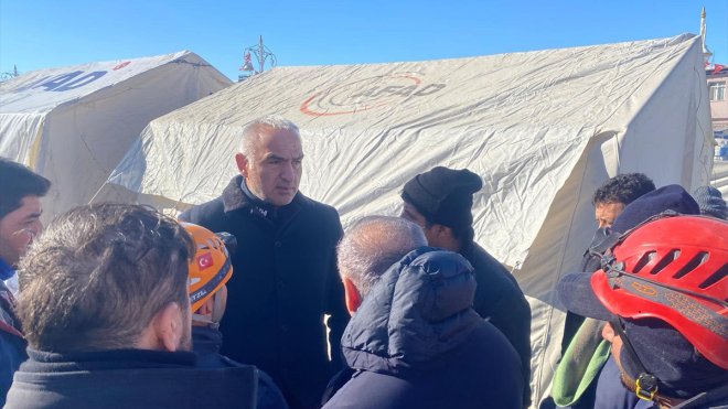 Bakan Ersoy "asrın felaketi"nden etkilenen Malatya'da incelemelerini sürdürdü