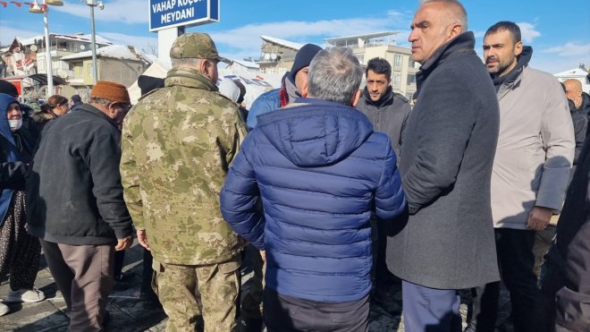 Bakan Ersoy, depremlerden etkilenen Malatya'da incelemelerde bulundu