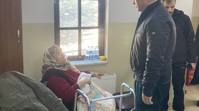 Bakan Ersoy, depremlerden etkilenen Malatya'da incelemelerde bulundu