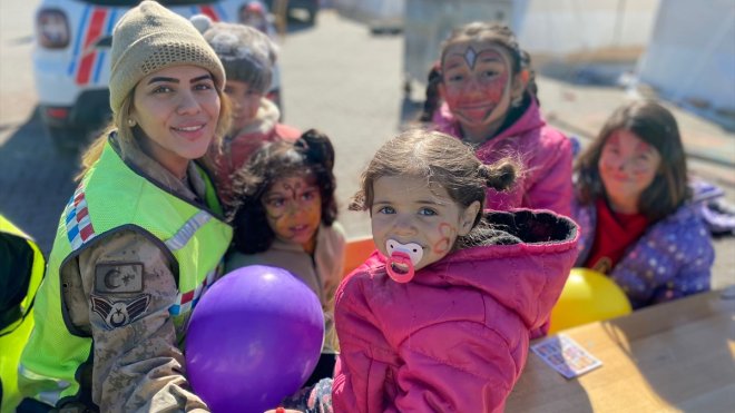 Bingöl'de jandarmadan deprem bölgesindeki çocuklar için etkinlik