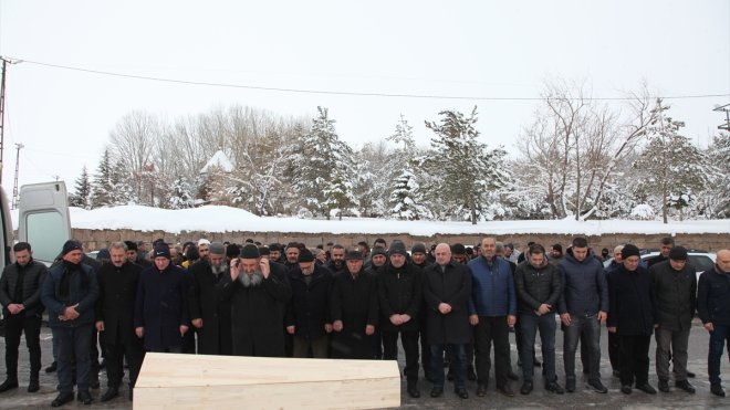 Depremde hayatını kaybeden 14 yaşındaki Ziyşan Işık Bitlis'te defnedildi