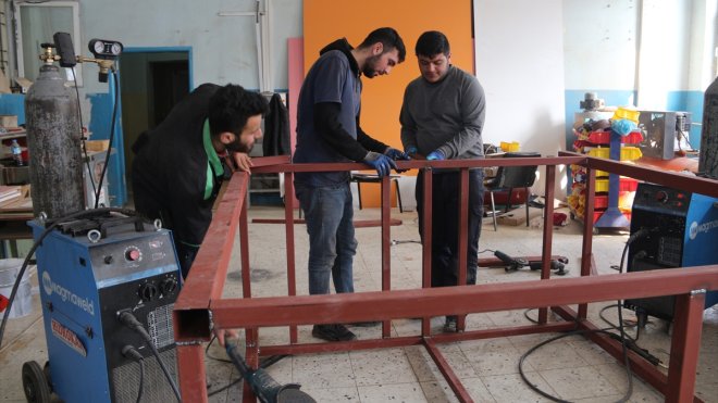 BİTLİS - Meslek lisesinde deprem bölgesi için mobil tuvalet üretiyor1