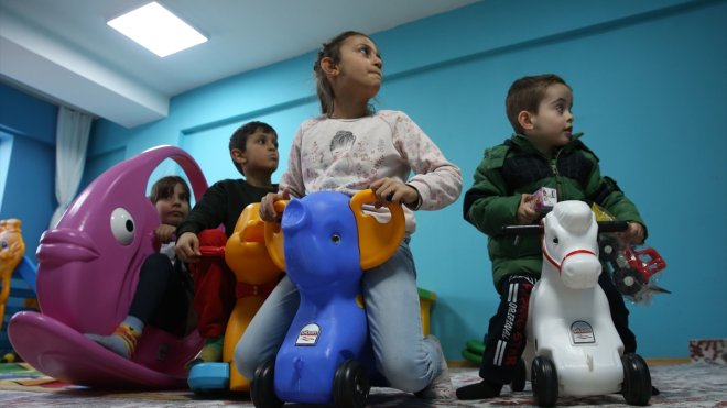 Bitlis'te çocukların depremin psikolojik etkisinden uzaklaşmaları sağlanıyor