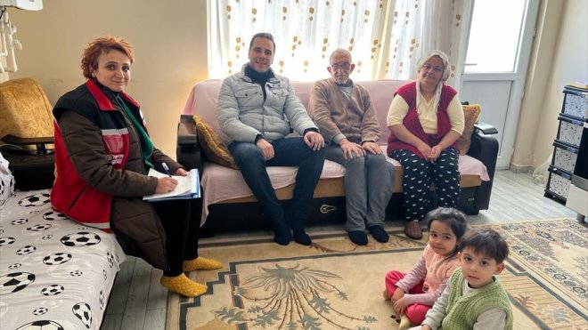 Bitlis'teki depremzedelerin yaraları sarılıyor