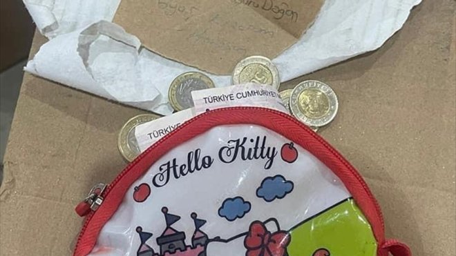 Çocukların depremzedelere gönderdikleri yardımlardan çıkan notlar duygulandırıyor