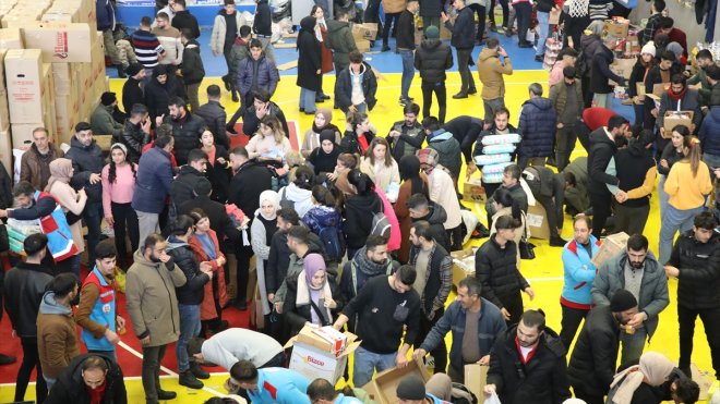 Depremin acısını yaşayan Ercişlilerin depremzedelere yardımı sürüyor