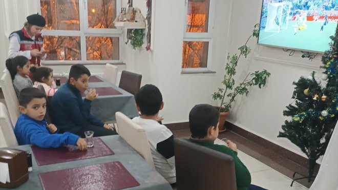 Depremzedeler Hakkari'deki otel ve evlerde misafir ediliyor