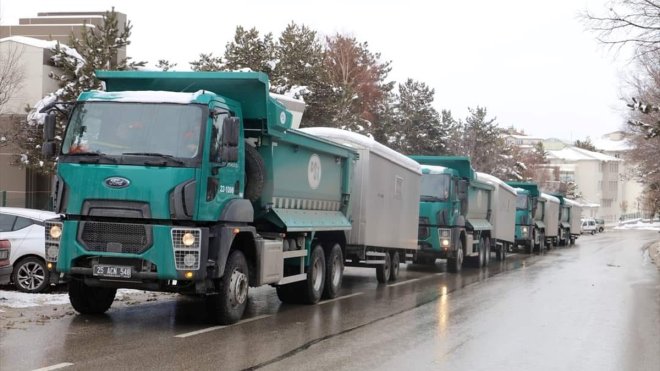 DSİ Erzurum ve Kars'tan deprem bölgesine iş makineleri ve ekip gönderdi