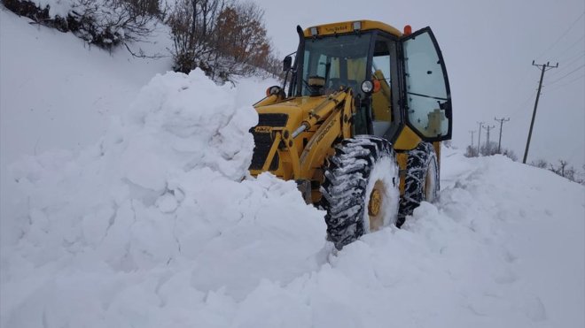 Elazığ'da 210 yerleşim yerine ulaşım sağlanamıyor