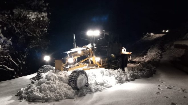 Elazığ'da kar nedeniyle 49 yerleşim yerine ulaşım sağlanamıyor