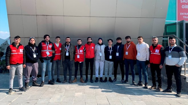 Elazığlı gençler Türk Kızılay çatısı altında deprem bölgelerine yardım eli uzatıyor