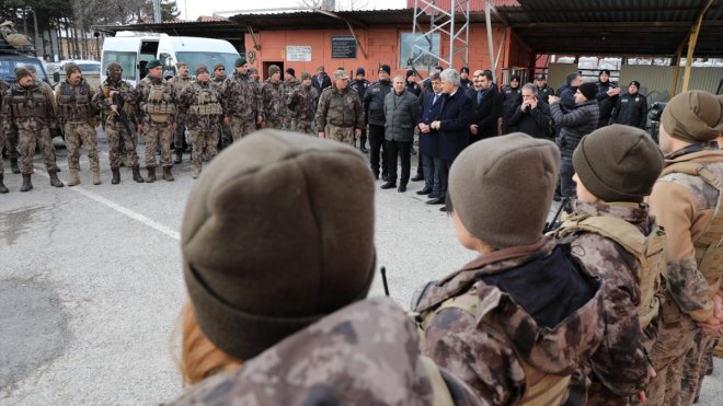 Erzincan'dan deprem bölgesine polis ekipleri gönderildi