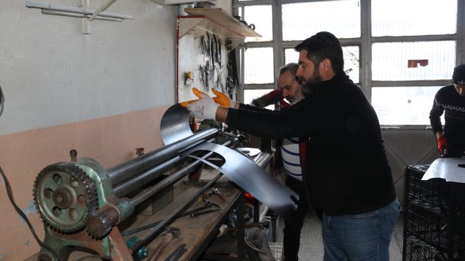 Erzincanlı soba üreticileri depremzedeler için mesaide