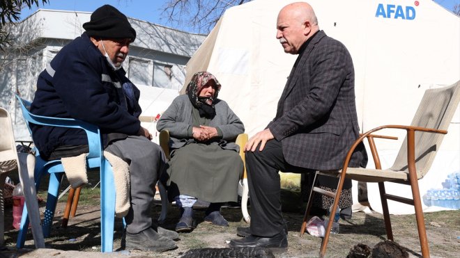 Erzurum'da belediyelerin deprem bölgesindeki yardım seferberliği devam ediyor