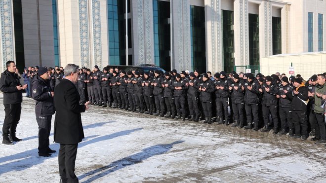 Erzurum'dan 300 polis deprem bölgesi Malatya ve Adıyaman'a gönderildi