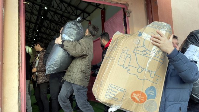 Erzurum, Kars ve Ardahan'da deprem bölgesine yardımlar sürüyor