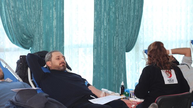 Erzurum'da deprem bölgesi için kan bağışı seferberliği sürüyor