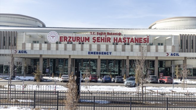 Erzurum Şehir Hastanesi 1248 deprem izolatörlü binasında hizmet veriyor