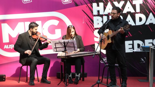 Erzurumlu müzisyenler depremzede çocuklar için enstrüman projesi başlattı