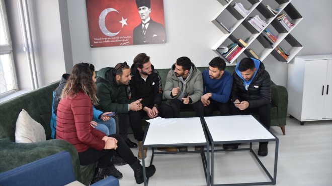 HAKKARİ - Deprem bölgesinde çalışmalara katılan öğretmenler yaşadıklarını hafızalarından silemiyor1