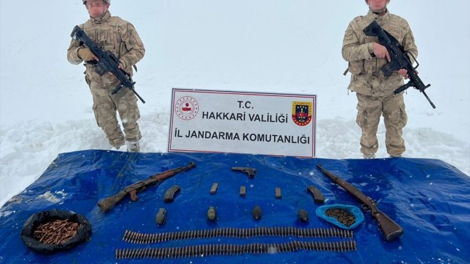 Hakkari kırsalında silah ve mühimmat ele geçirildi