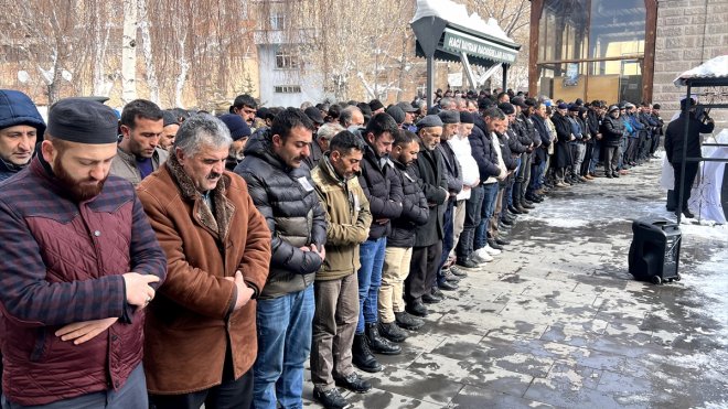 Hatay'da depremde hayatını kaybeden sözleşmeli er Kars'ta toprağa verildi