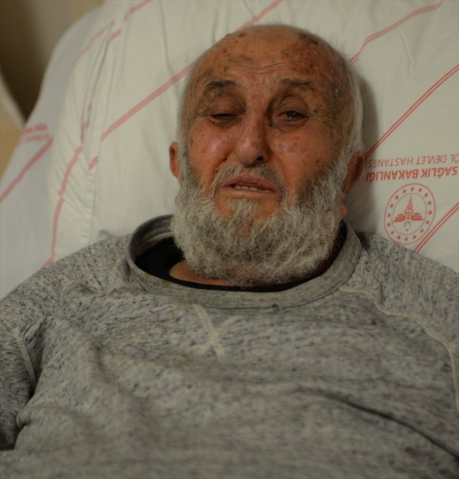 altında  anlattı yaşadıklarını dede Hüseyin enkaz 4