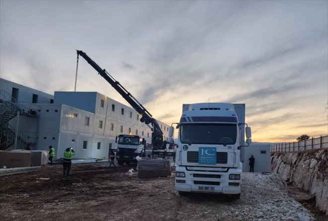 yaraların IC IC bölgesinde destek deprem sarılmasına ve Vakfı Holding oluyor 4