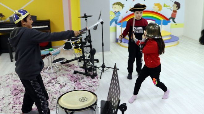 Iğdır'a getirilen depremzede çocuklar aktivitelerle afetin izlerini silmeye çalışıyor