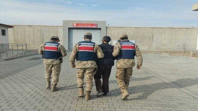 Iğdır'da firari hükümlü baba ve oğlu çatı katı ile sığınakta yakalandı