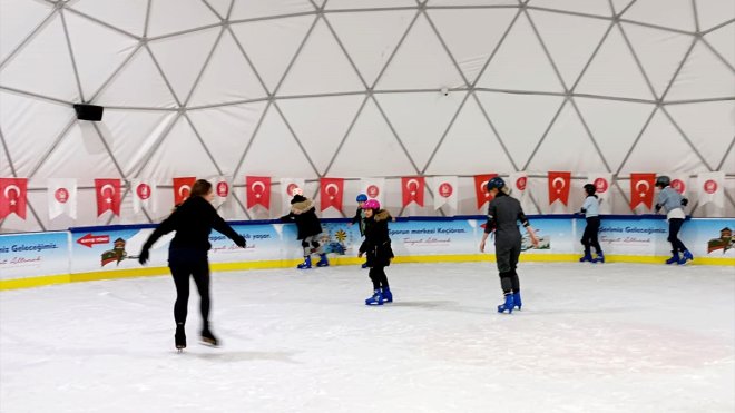 Keçiören Belediyesi'nden depremzede çocuklar için buz pateni etkinliği