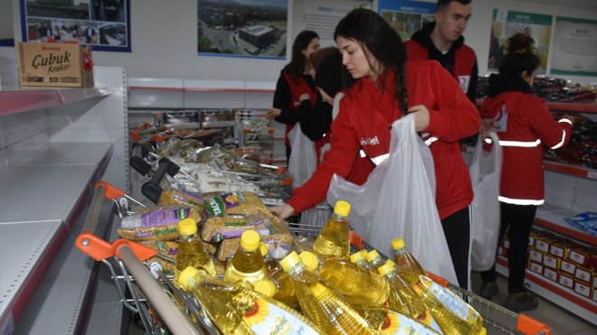 Kızılay depremzedeler için Malatya'da sosyal market açtı