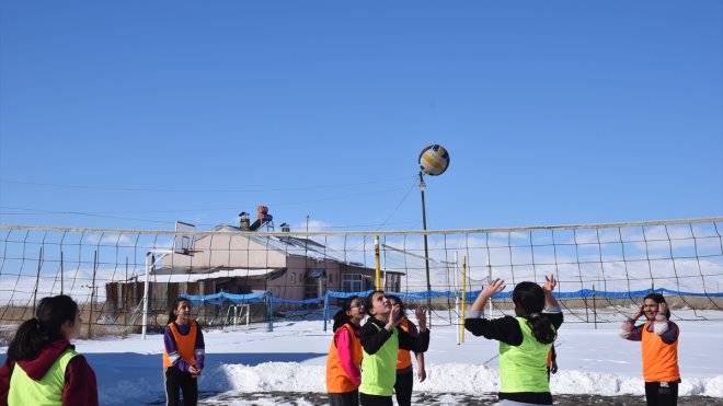 Köyün voleybolcu kızları 'Türkiye şampiyonluğu' için kenetlendi