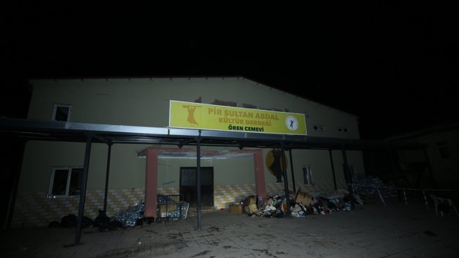 Alevi-Bektaşi Kültür ve Cemevi Başkanı Özzeybek, Malatya'da hasar gören cemevini inceledi: