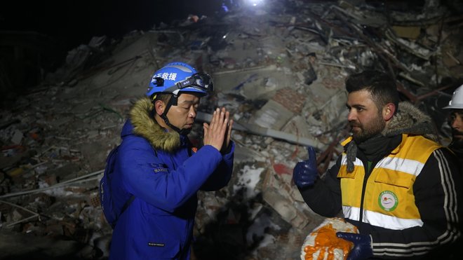 Çin'den gelen "Mavi Gökyüzü Arama Kurtarma ekibi" Malatya'da aralıksız çalışıyor