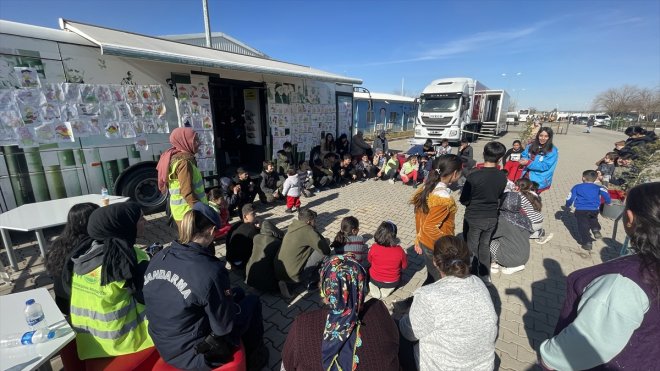 Malatya'da çadır ve konteyner kentteki çocuklar geleneksel oyunlarla moral buluyor