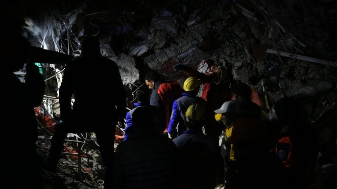 Malatya'da depremden 44 saat sonra 1 kişi kurtarıldı