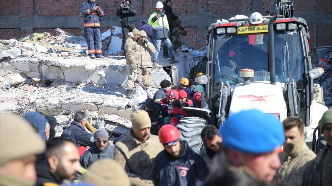 Malatya'da enkaz altında kalan yaşlı adam 80 saat sonra kurtarıldı