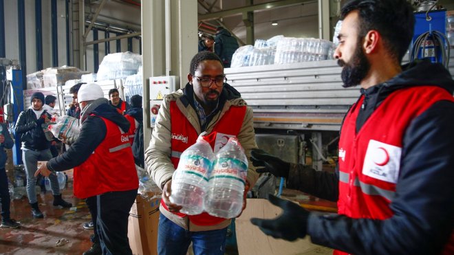 Malatya'da günlük 30 bin depremzedeye sıcak yemek ikram ediliyor