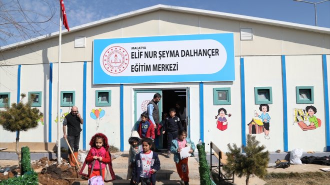 Malatya'da kurulan konteyner kentte öğrenciler eğitim görüyor