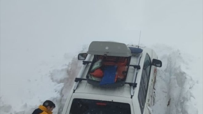 Malatya'da rahatsızlanan çocuk paletli ambulansla hastaneye ulaştırıldı