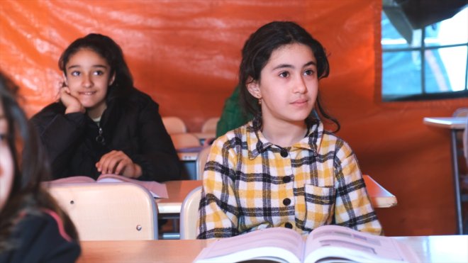 Malatya'daki fuar merkezi "yaşam alanı" olarak depremzedelerin hizmetinde