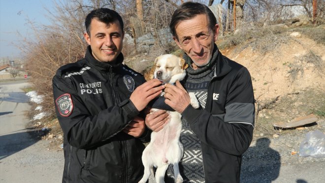 Deprem bölgesinde çevik kuvvetin sahiplendiği "Afitap" asıl sahibine teslim edildi