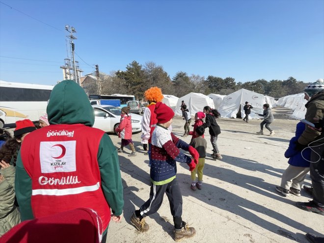 MALATYA Depremzede palyaçolu - çocuklara rehabilitasyon 9