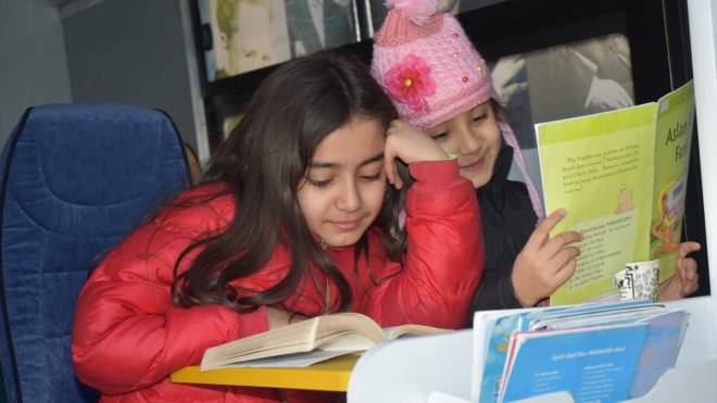 Malatya'da depremzedeler için konteyner kent kurulumu sürüyor