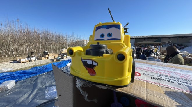 Depremzedelere gönderilen yardım kolilerinden duygulandıran mektuplar çıktı