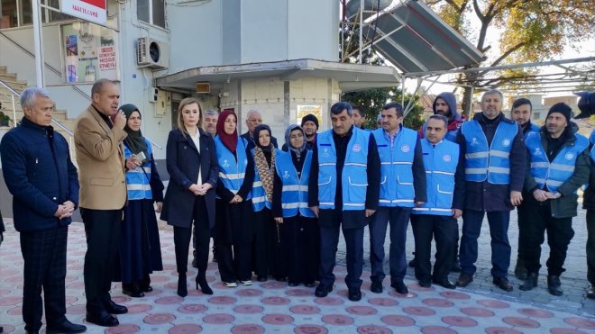 Depremzedelerin metaneti din görevlilerini duygulandırdı