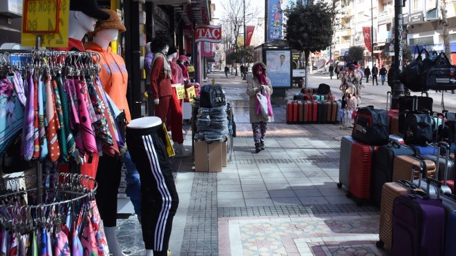 MALATYA - Esnaf normalleşmek için kepenk açmaya başladı1